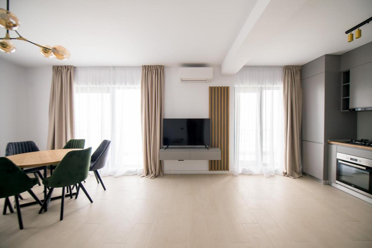 Luxury Promenada Apartment - Frontal Beachfront Mamaia Nord Неводарі Екстер'єр фото