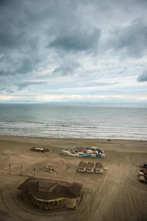 Luxury Promenada Apartment - Frontal Beachfront Mamaia Nord Неводарі Екстер'єр фото