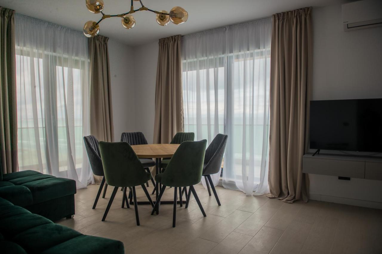 Luxury Promenada Apartment - Frontal Beachfront Mamaia Nord Неводарі Екстер'єр фото