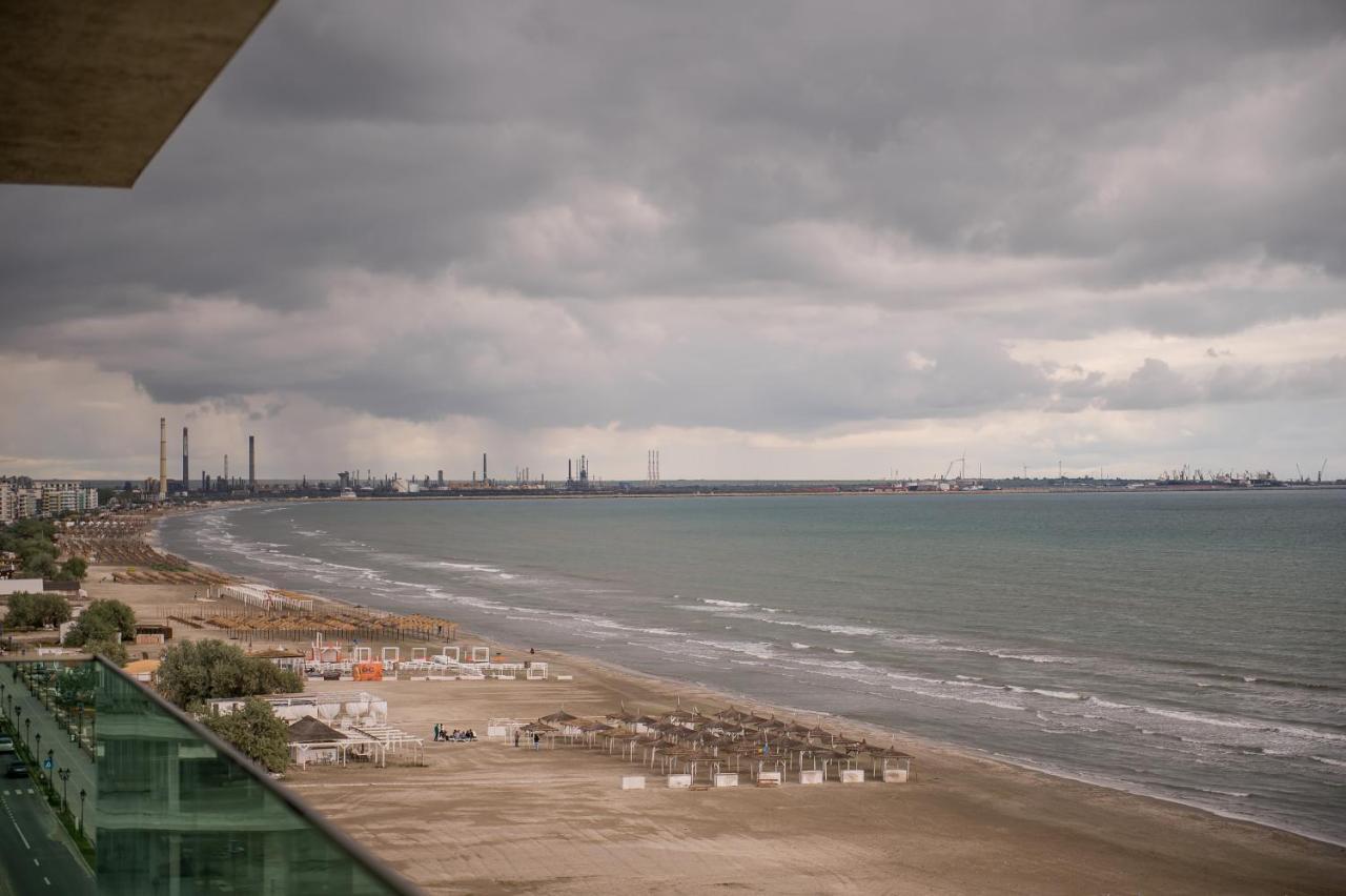 Luxury Promenada Apartment - Frontal Beachfront Mamaia Nord Неводарі Екстер'єр фото