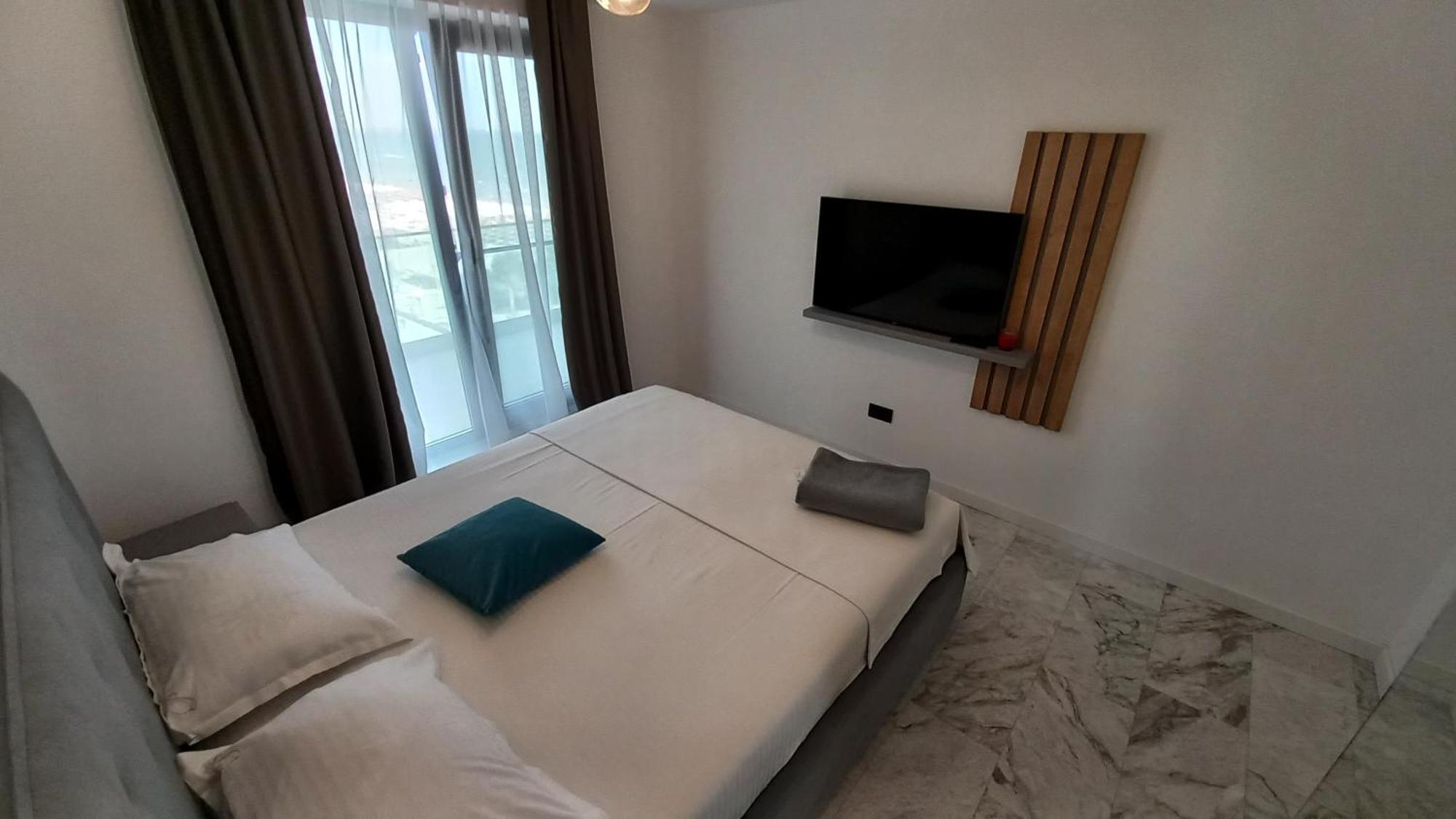 Luxury Promenada Apartment - Frontal Beachfront Mamaia Nord Неводарі Екстер'єр фото