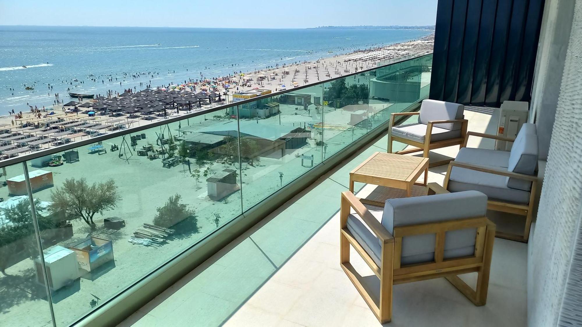 Luxury Promenada Apartment - Frontal Beachfront Mamaia Nord Неводарі Екстер'єр фото
